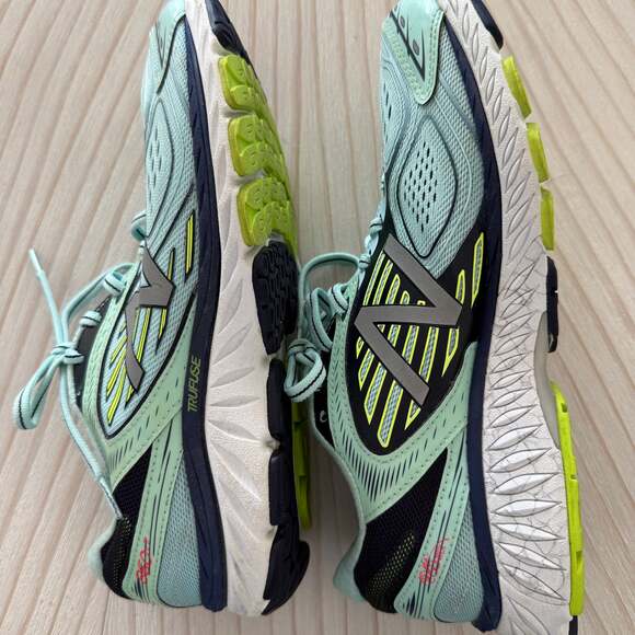 New Balance Women's 860 V7 Blue Running Shoes - Picture 3 of 6